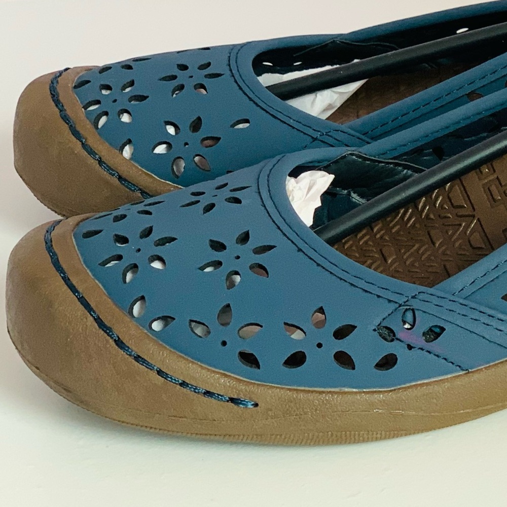 Muk Luks Sport "Sandy" Laser Cut Slide On Shoes, size 7